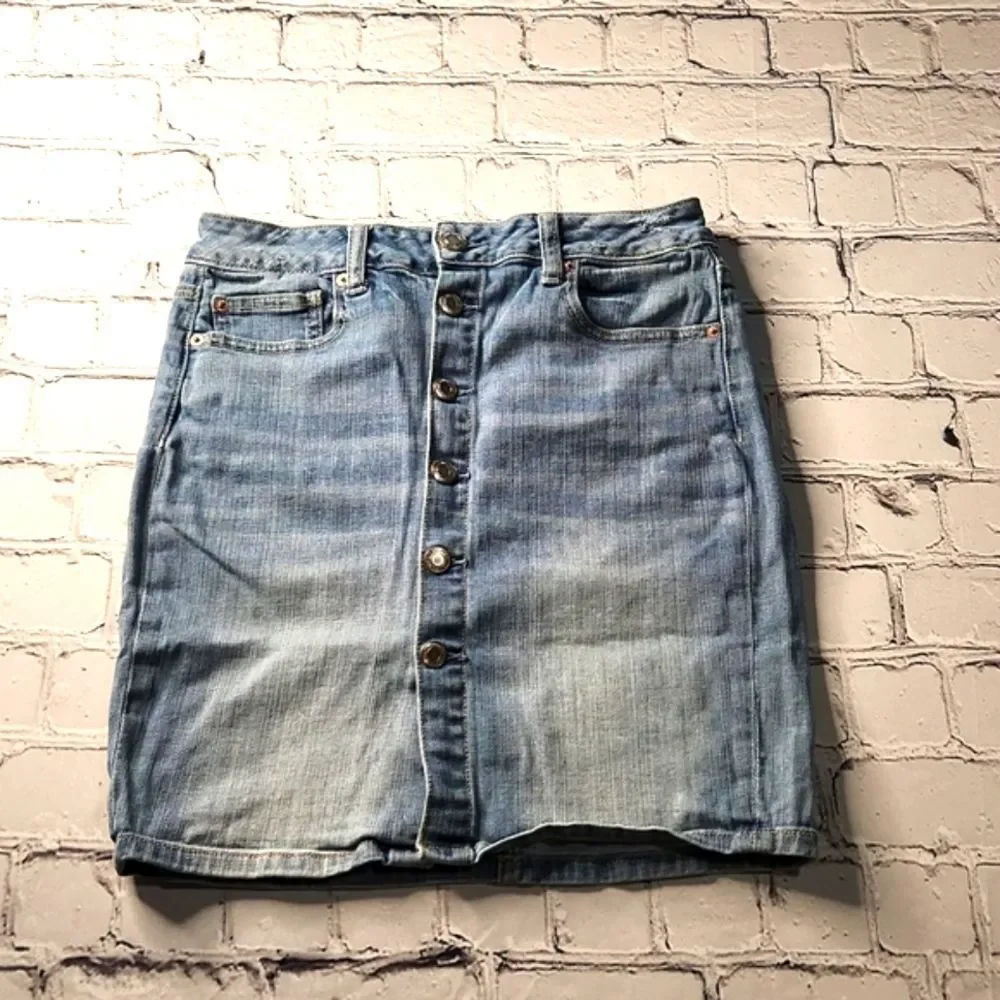 American Eagle Outfitters buttoned jean skirt 6